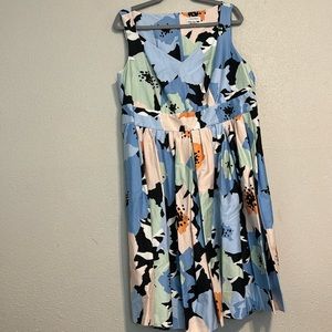 058. Beautiful colors in this Calvin Klein dress in Size 14W.